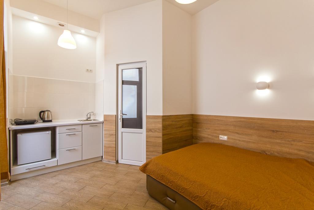 Mini Smart Apartments On Shpytalna 13- Economy Apartment Lviv Kültér fotó