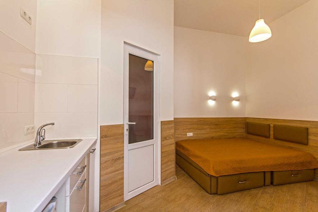 Mini Smart Apartments On Shpytalna 13- Economy Apartment Lviv Kültér fotó