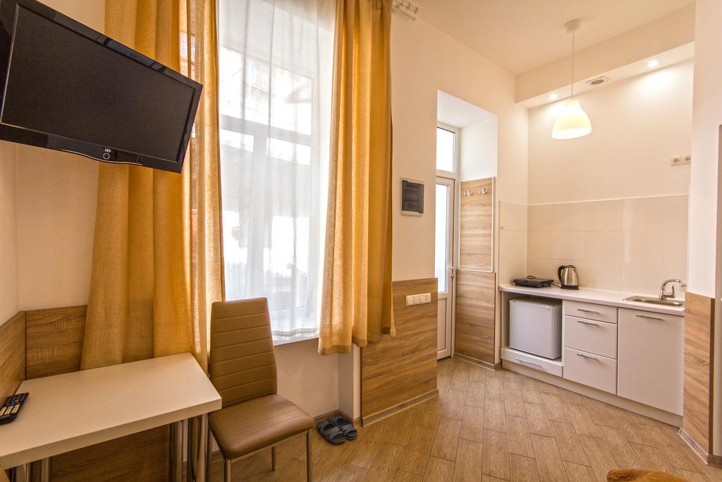 Mini Smart Apartments On Shpytalna 13- Economy Apartment Lviv Kültér fotó
